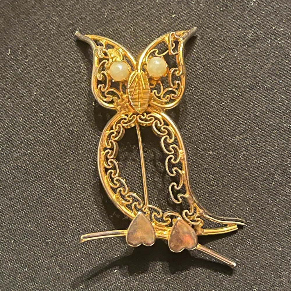 Vintage Gold Tone Filigree Owl Brooch with faux pearl eyes